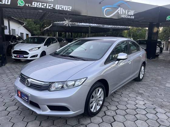 HONDA CIVIC 1.8 LXS 16V FLEX 4P AUTOMÁTICO HONDA CIVIC 1.8 LXS 16V FLEX 4P AUTOMÁTICO
